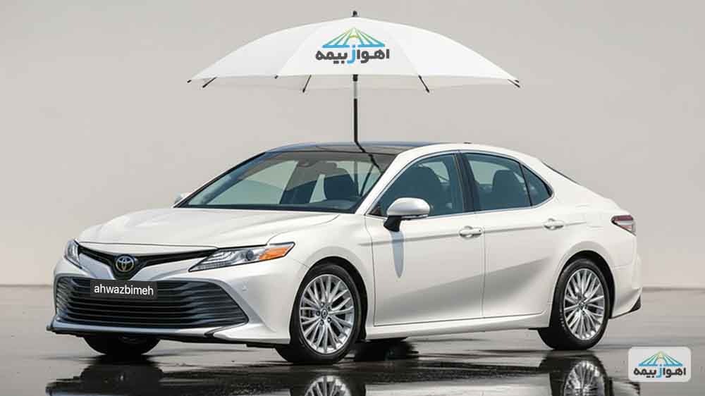 تصویر یک خودرو تویوتا کمری سفید برای صفحه خرید بیمه شخص ثالث